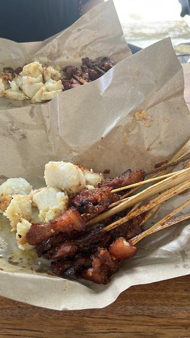 SATE BABI PAK WAYAN