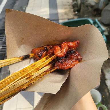 SATE BABI PAK WAYAN