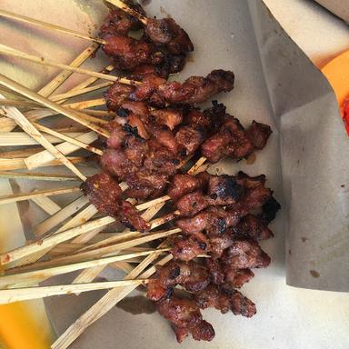 SATE BABI PAK WAYAN