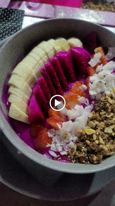 VEGANLICIOUS, VEGAN SMOOTHIE BOWL AND JUICE