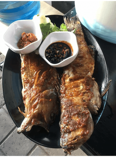 WARUNG IKAN BAKAR MAMA DANA