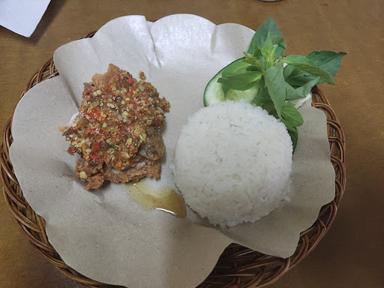 WARUNG LALAPAN CAK MAN