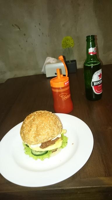 WARUNG TERAS LEGIAN BURGER&SANDWICH BAR