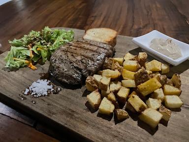 SURFERS GRILLHOUSE BALI : BEST STEAKHOUSE IN BALANGAN