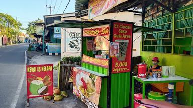 KEDAI ES KELAPA MUDA - ES CAMPUR - ES CINCAU - ES TELER - JUS