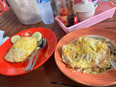 WARUNG BABI GULING PURA ULUWATU