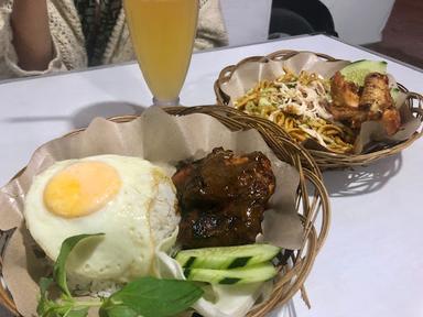 WARUNG CADAS BAKSO - MIE AYAM - SOTO, RAWON NASI GORENG MIE CAPCAY CHINESE FOOD KULINER JIMBARAN BALI