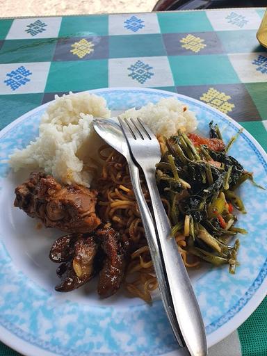 AYAM BAKAR BANYUWANGI (NASI DAN SOTO)