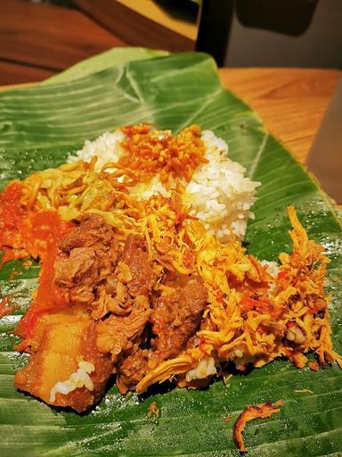 NASI JINGGO BABI KECAP BU MANIK ( BU SRET - SRET )