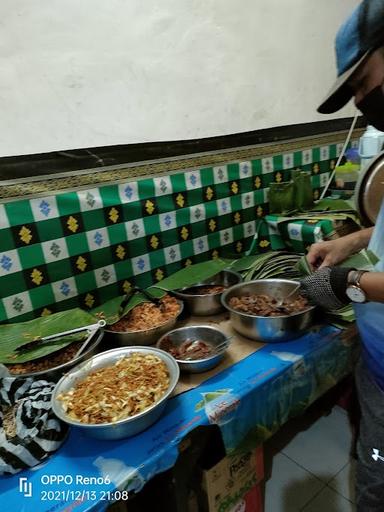 NASI JINGGO BABI KECAP BU MANIK ( BU SRET - SRET )