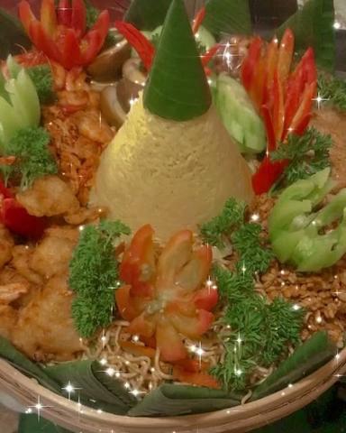 NASI KUNING BU LUWIS PASAR TAMAN SARI