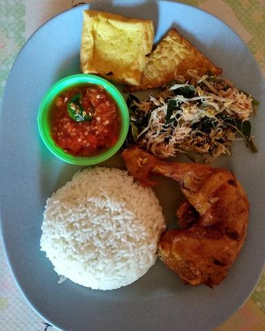 RUMAH MAKAN BAMBU DESA