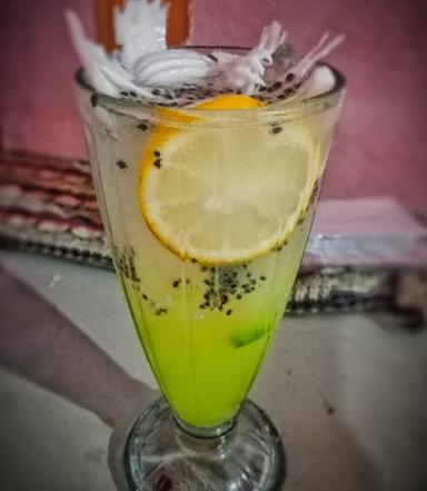 MINUMAN SEGAR ES KUWUT BALI