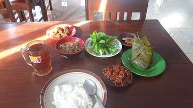 WARUNG MAKAN SAMBEL BELUT PAK SUNARDI