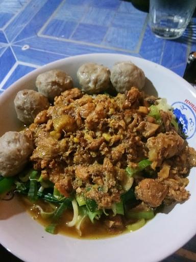 MIE AYAM DAN BAKSO PAK TIKNO