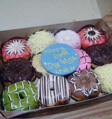 DONAT DANIS LEONA