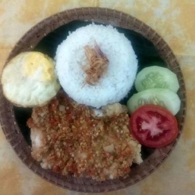 AYAM GEPREK DAN SEGO BABAT MAMA CHUBBY