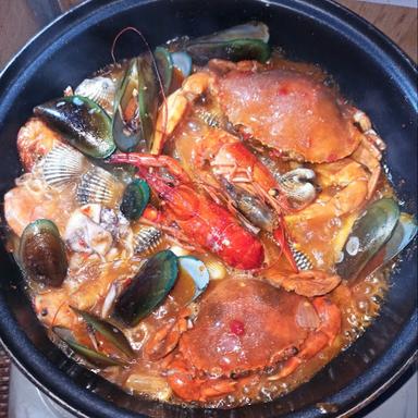 LOBSTER KAMPOENG SEAFOOD LIDAH WETAN