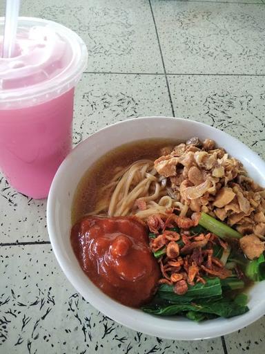 MIE AYAM TIGA SAUDARA