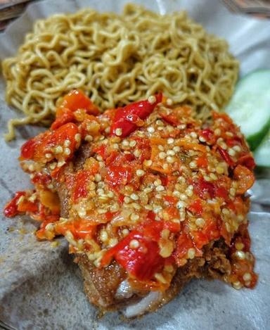 AYAM GEPREK CARISSA