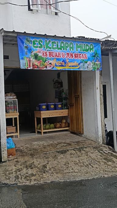 ES KELAPA MUDA PUTRA SUNDA