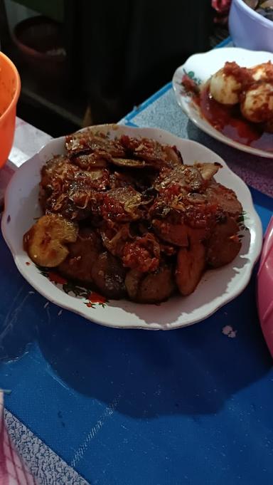 NASI UDUK & KETUPAT SAYUR PO' ROHAYA