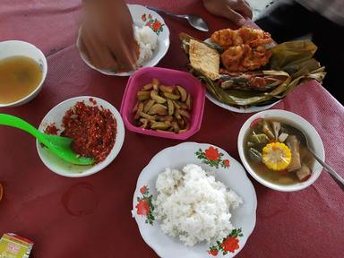 SAYUR ASEM BETAWI MPOK ANIH