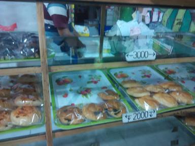 SAFIRA ROTI & DONAT