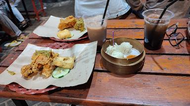 AYAM GORENG NELONGSO - LAWANG