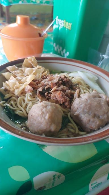 BAKSO & MIE AYAM MADONA