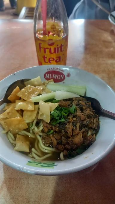 BAKSO MIE AYAM OJO LALI