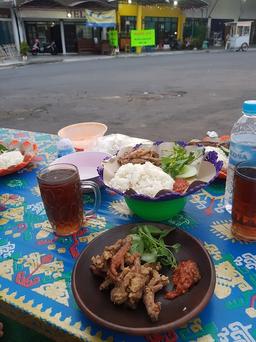 Photo's Lesehan Pertelon Nasi Lalapan