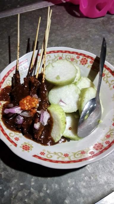 SATE AYAM DAN KAMBING PAK MUHDOR