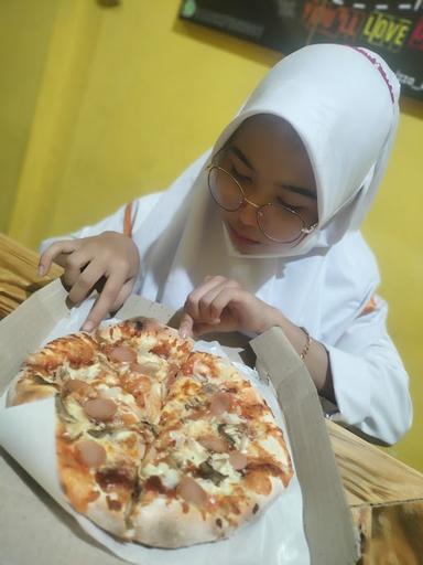 ET VETERAN PIZZA UMS