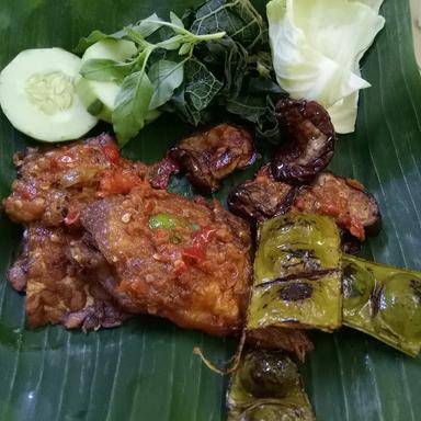 AYAM BAKAR & GORENG KAMPUNG ARUM SARI