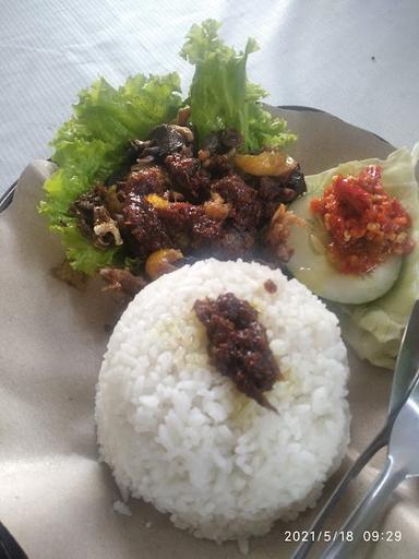 BEBEK DAN AYAM GORENG BUMBU HITAM KHAS MADURA ABAH IRENG