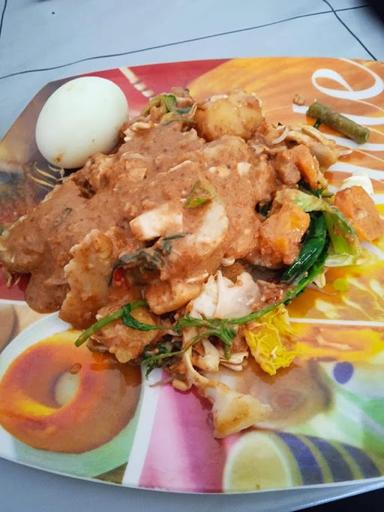 GADO-GADO BABE RINTO