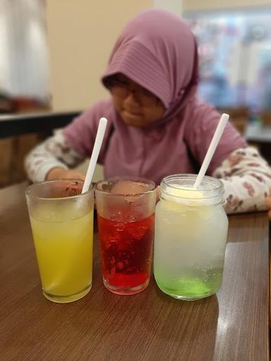 PIZZA HUT RESTORAN - SOLO SQUARE