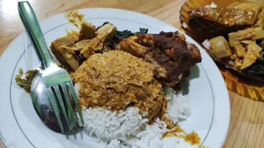 RUMAH MAKAN PADANG DENAI