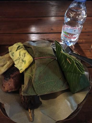 WARUNG BAKMI BAROKAH MBAK BUNDER