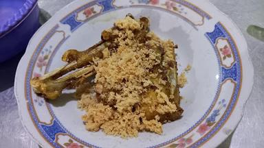 WARUNG MAKAN AYAM GORENG KAMPUNG NUK