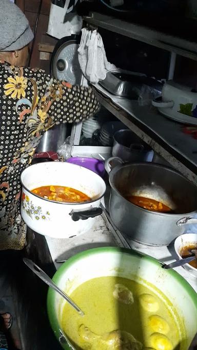 WARUNG MAKAN BU MANTO