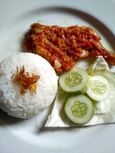 AYAM PENYET MAMIH