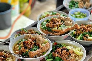 MARKAS BAKSO MIE AYAM PAK GIYANTO