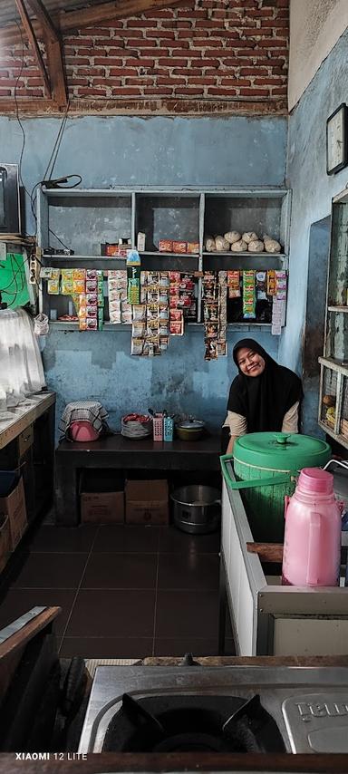 WARUNG NASI KHAS SUNDA SUMEDANG