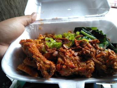 AYAM GEPREK MBAESUSAN