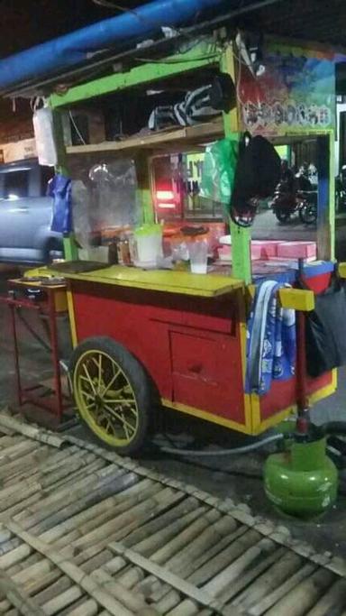 MARTABAK MINI PELANGI