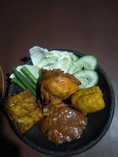 WARUNG PECEL LELE MAMA KAYLA