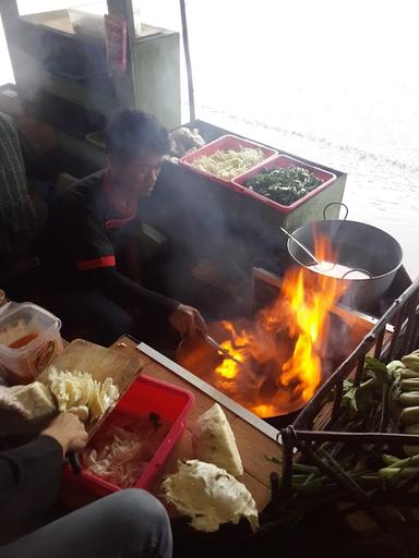 MIE JOWO FLOATING MARKET LEMBANG