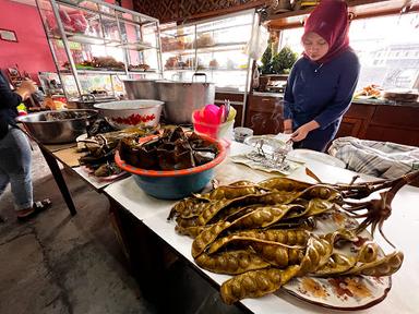 WARUNG NASI BU ADE